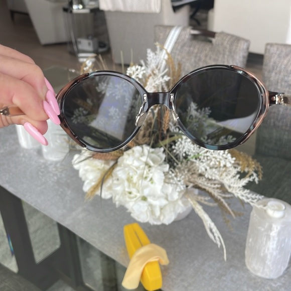 Christian Dior Sunnies!  Fun purple design on the front w/ tortoise frames 😎 - Picture 4 of 10